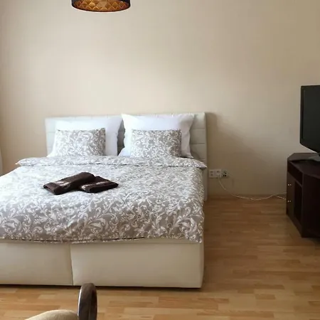 Apartment In The Garden